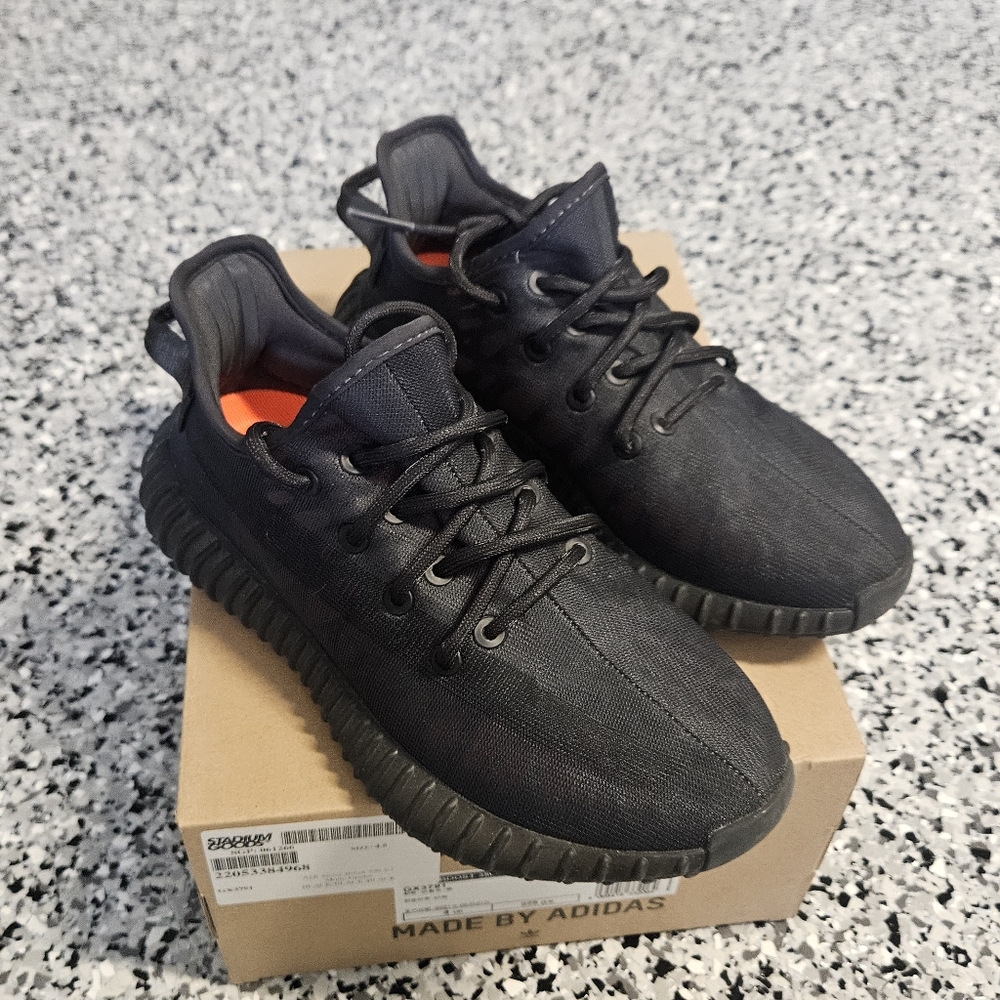 Adidas Yeezy Boost 350 V2 Mono Cider Black Size 6 Womens Sneakers